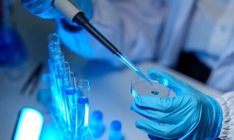 How to Become a Laboratory Technician