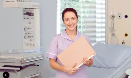 How Do You Become a Midwife