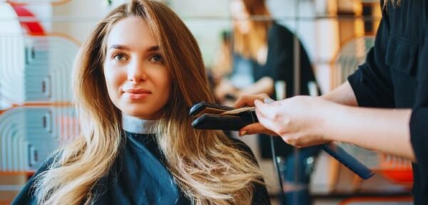 How Much Does a Hairdresser Earn a Year in the UK?