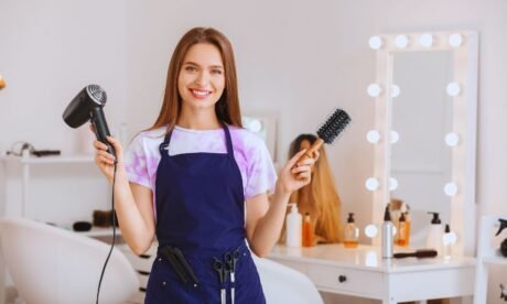 How Much Does a Hairdresser Earn a Year in the UK?
