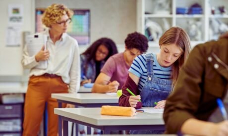 How Do I Become a Teaching Assistant in England