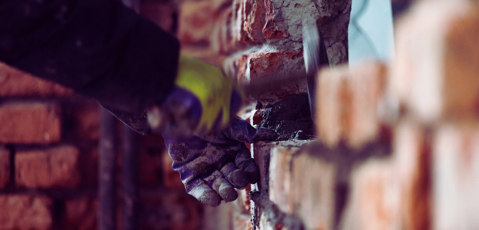 Do Bricklayers Earn More on Price Work or Day Rate