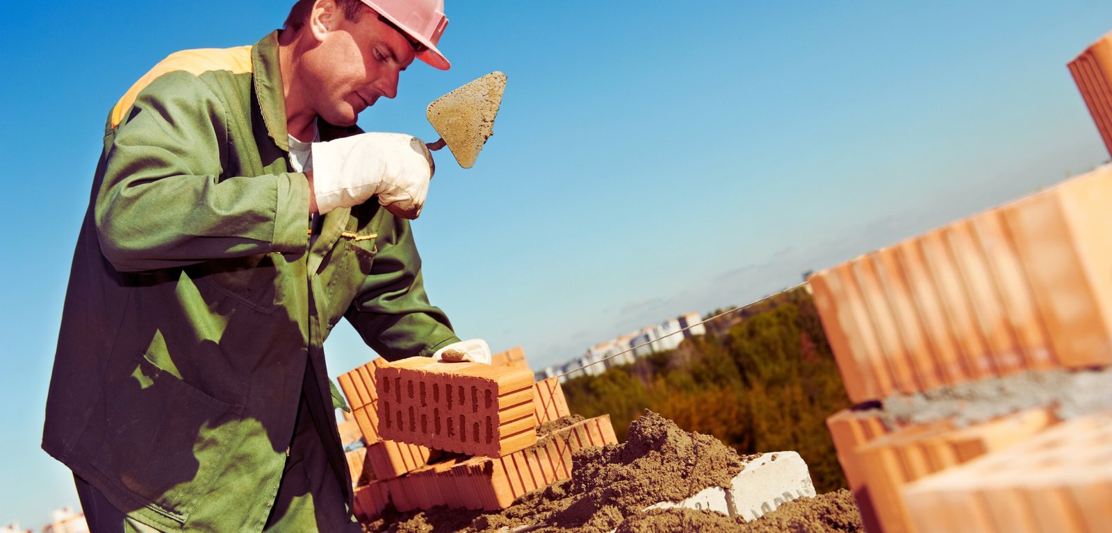 Do Qualifications or Training Improve Earnings?