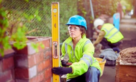 How Much Do Bricklayers Earn in the UK