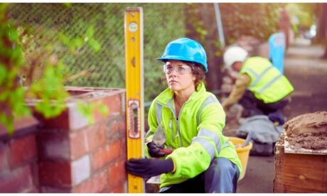 How Much Does a Bricklayer Earn?