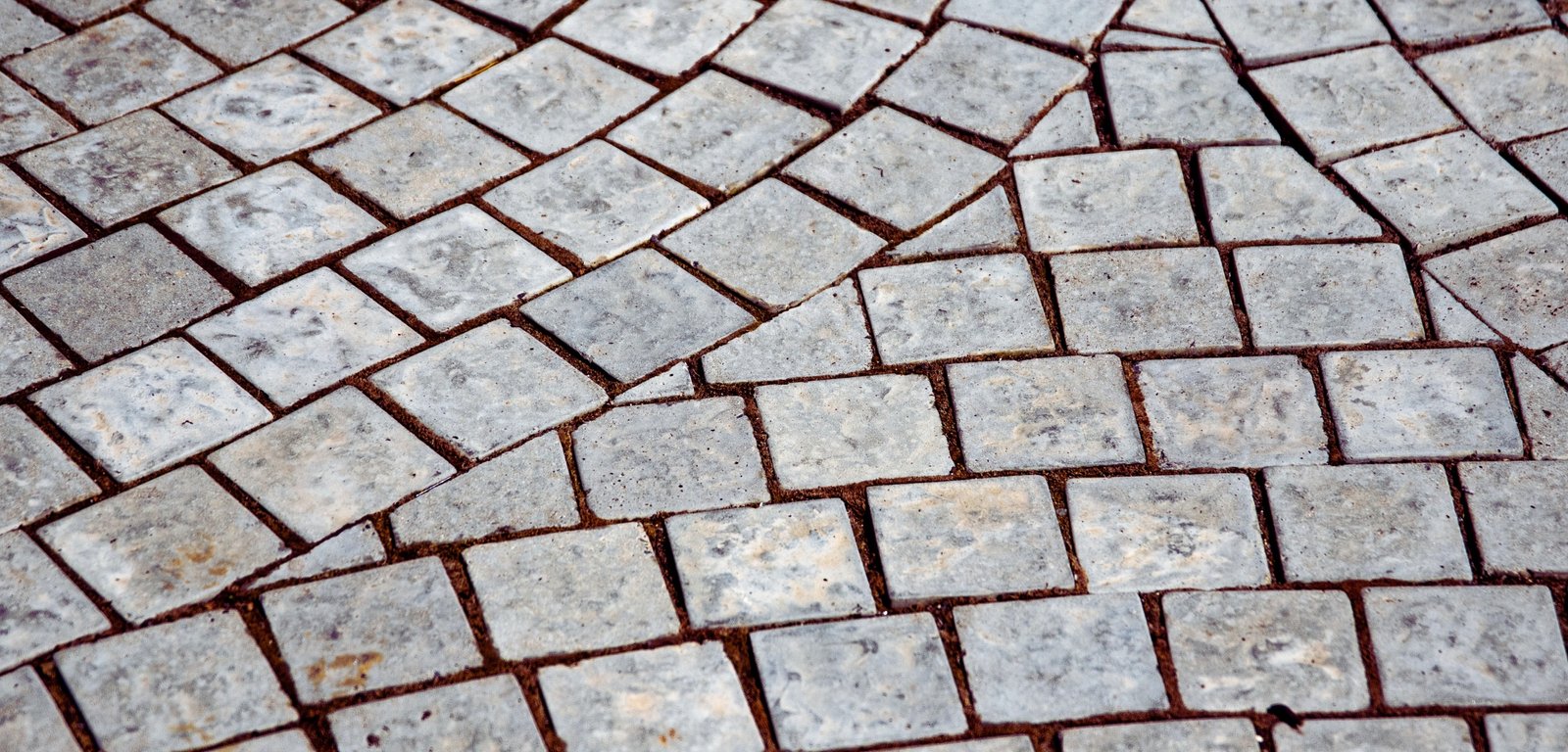 How Much Does a Bricklayer Make a Year in the UK